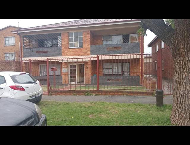 2 BEDROOM APARTMENT FOR SALE IN FOREST HILL